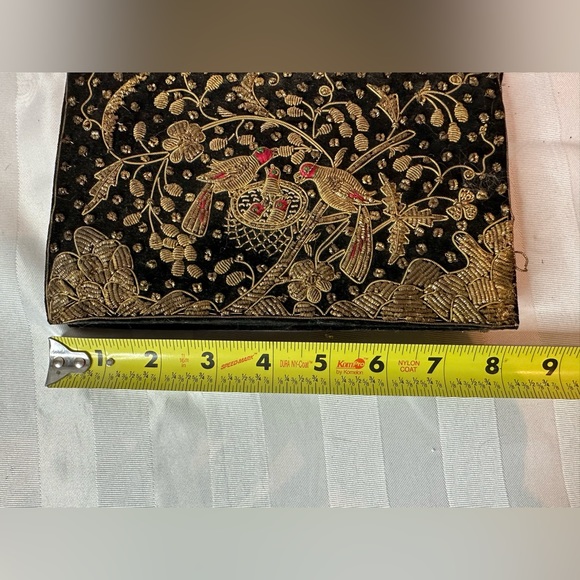 Vintage intricate and exquisite zardozi bag, hand made in India. - Picture 12 of 15